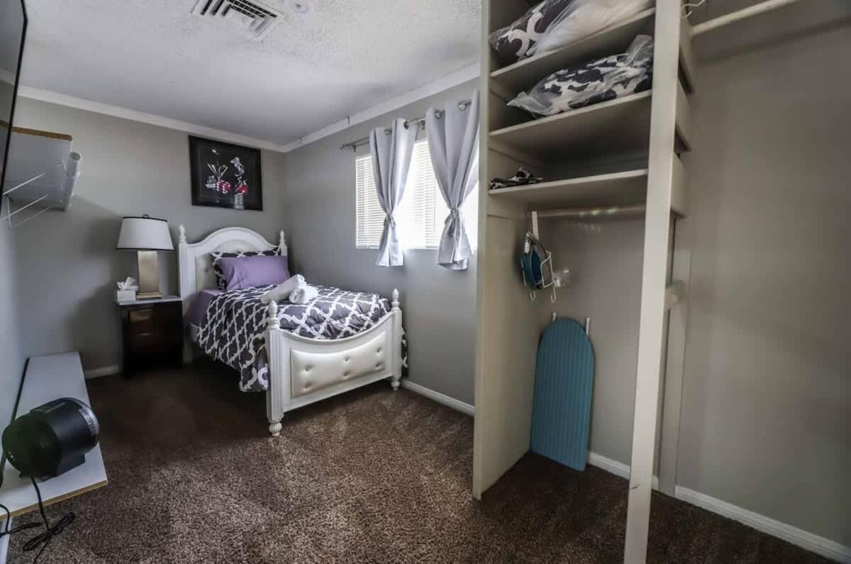 Urban Retreat Near Iconic Vegas Attractions Apartment