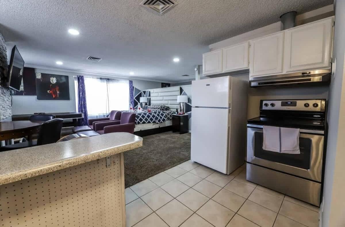 Urban Retreat Near Iconic Vegas Attractions *