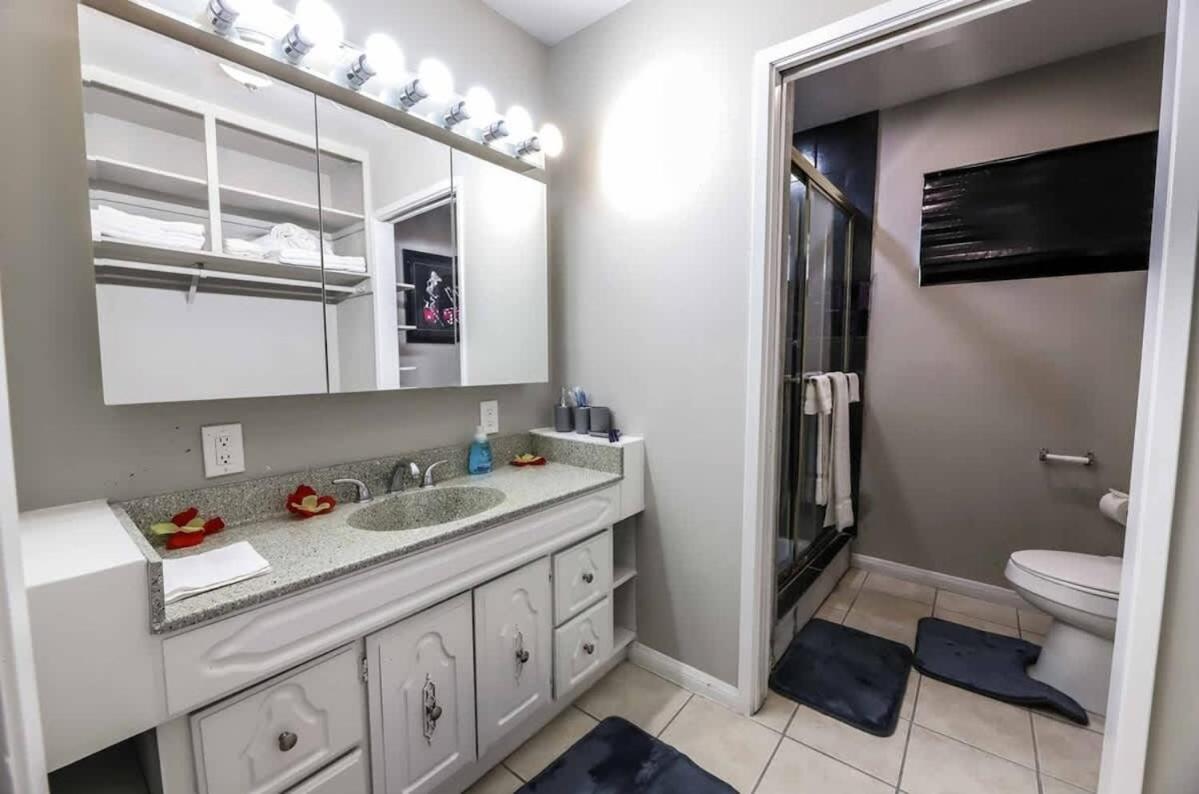 Urban Retreat Near Iconic Vegas Attractions Apartment *